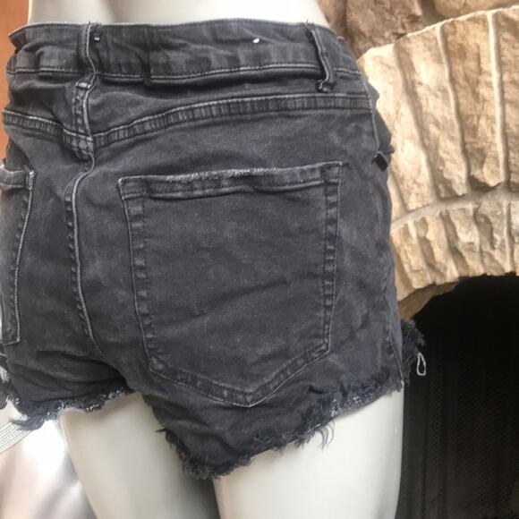 Forever 21 Cut Off High Waist Black Shorts Women's Size 29 - Picture 2 of 5